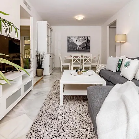 Lcr1- Lovely Ground Floor Apartment, Puerto Banus Apartmán
