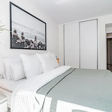 Lcr1- Lovely Ground Floor Apartment, Puerto Banus Apartmán