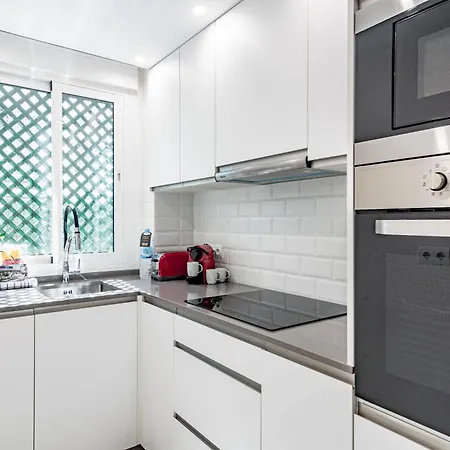 Lcr1- Lovely Ground Floor Apartment, Puerto Banus Apartmán